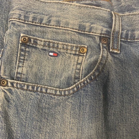 Tommy Hilfiger Retro Light-wash Loose Fit Jeans - Picture 4 of 7